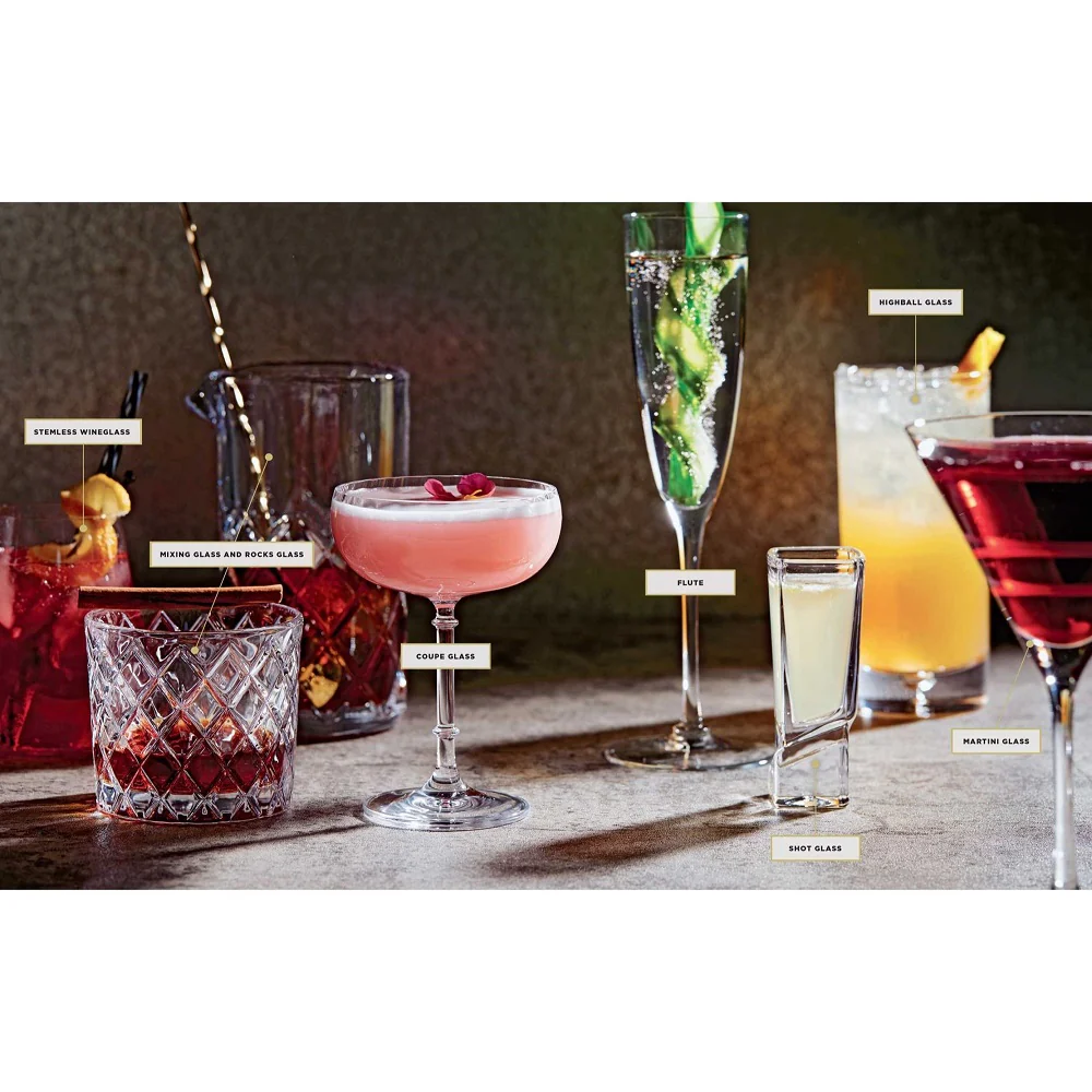 Gotham City Cocktails: Official Handcrafted Food & Drinks from the World of Batman - Image 7