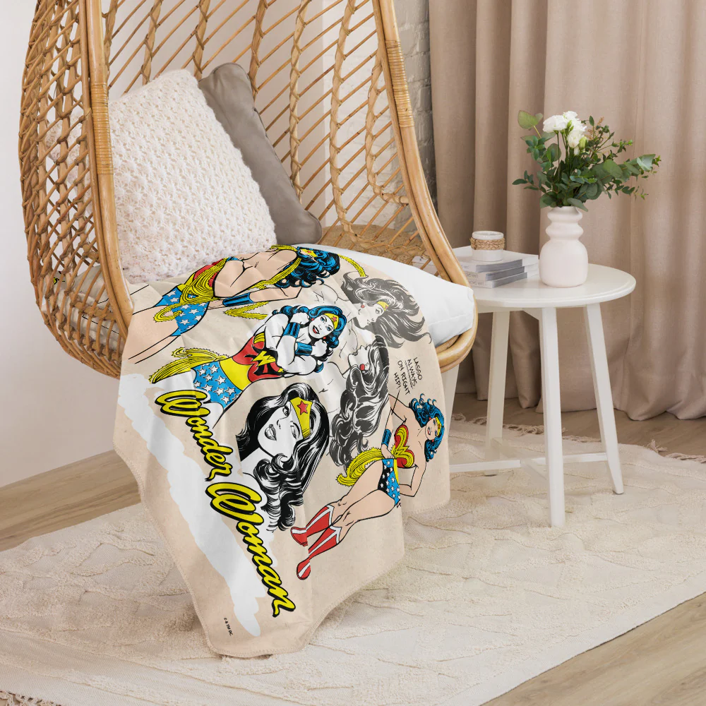 WONDER WOMAN The Amazon Princess Sherpa Blanket - Image 6